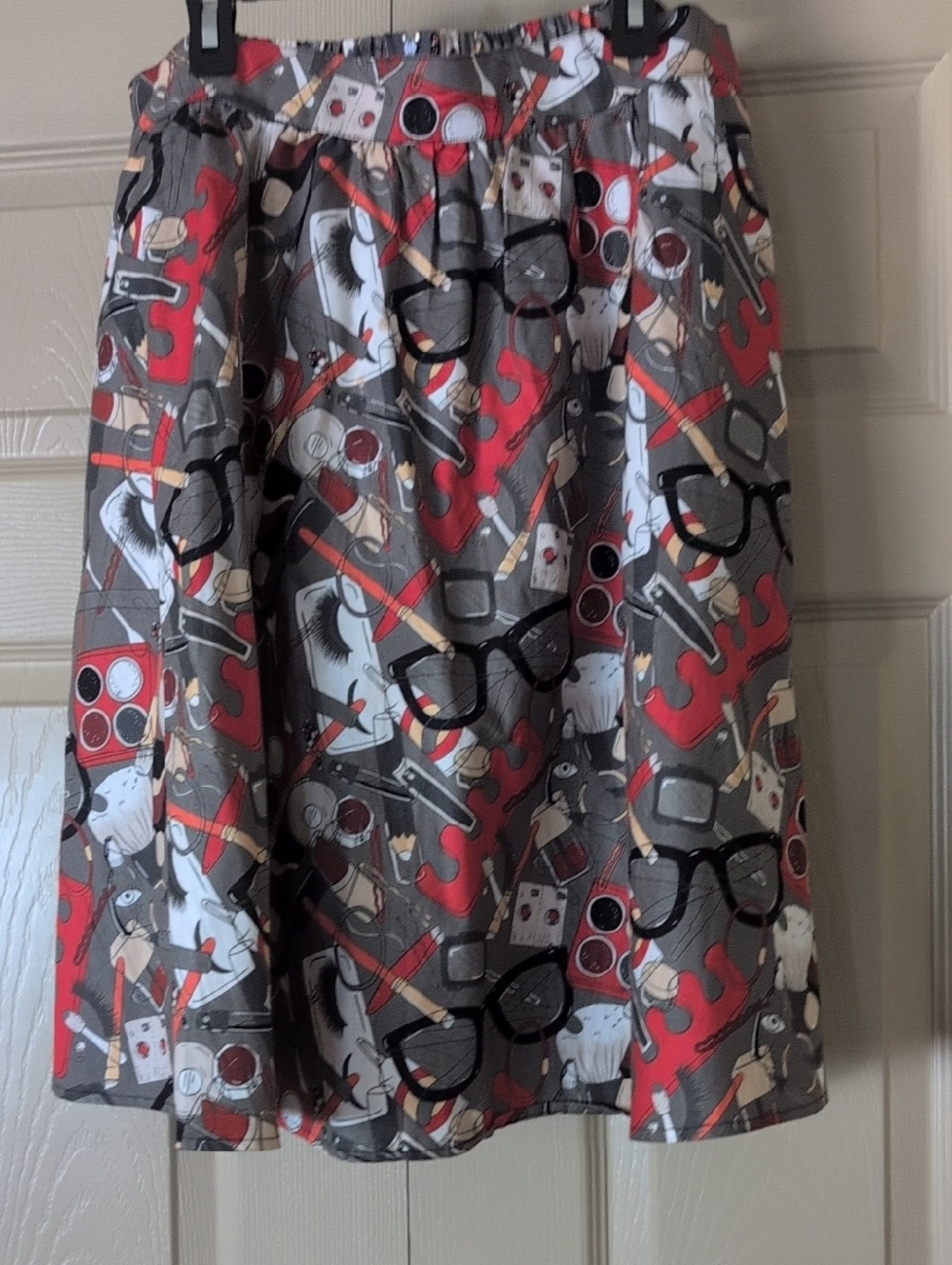 Retrolicious Gray, Red & Black Patterned A-Line Skirt